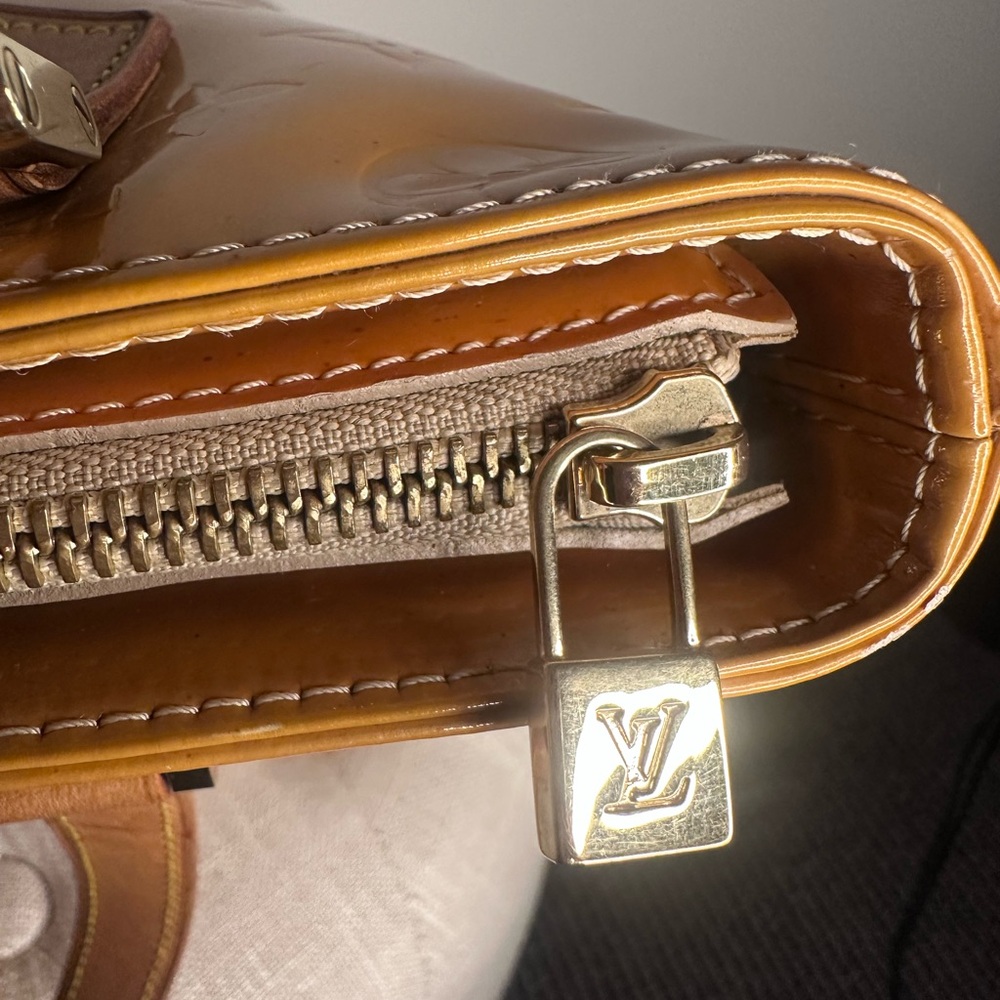 Louis Vuitton Glossy Vernis Tote Yellow - Picture 6 of 12